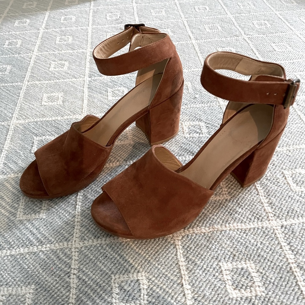 STUART WEITZMAN Soho Big Block Heel Sandal